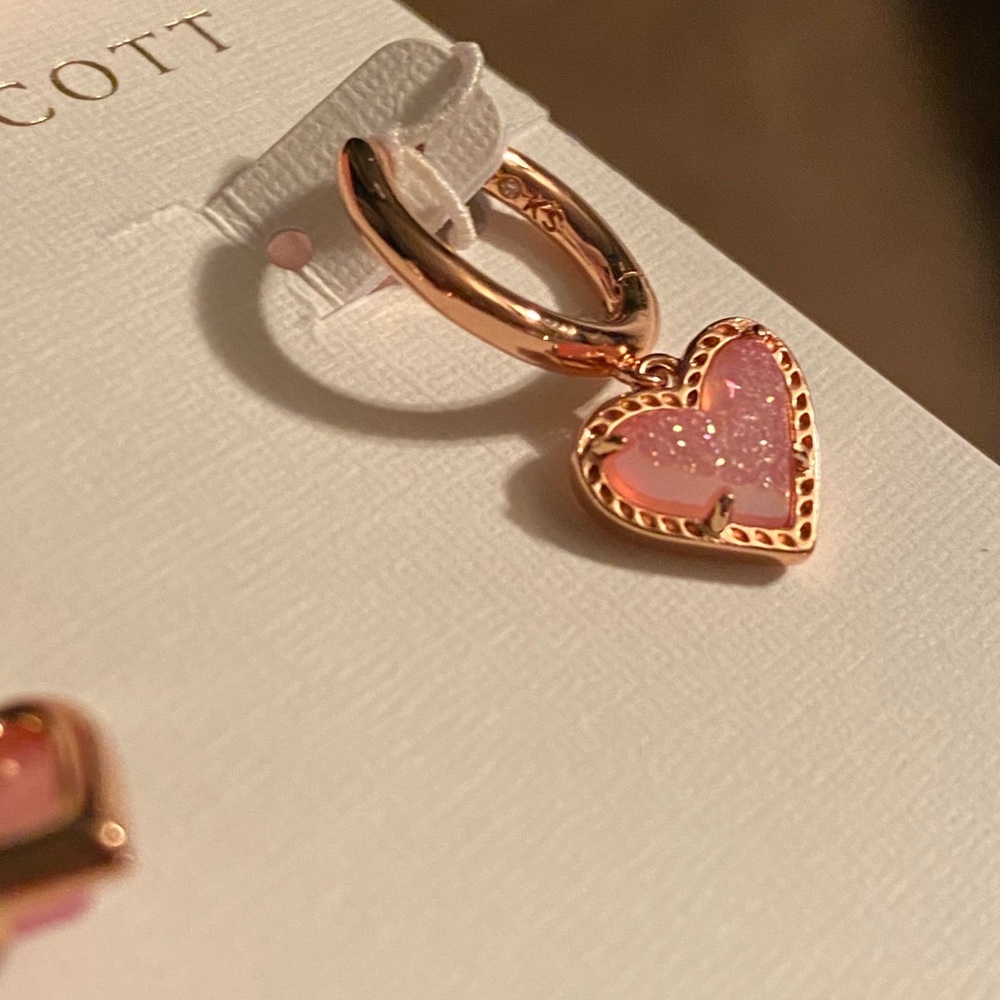 Kendra Scott Ari Heart Huggie Earrings